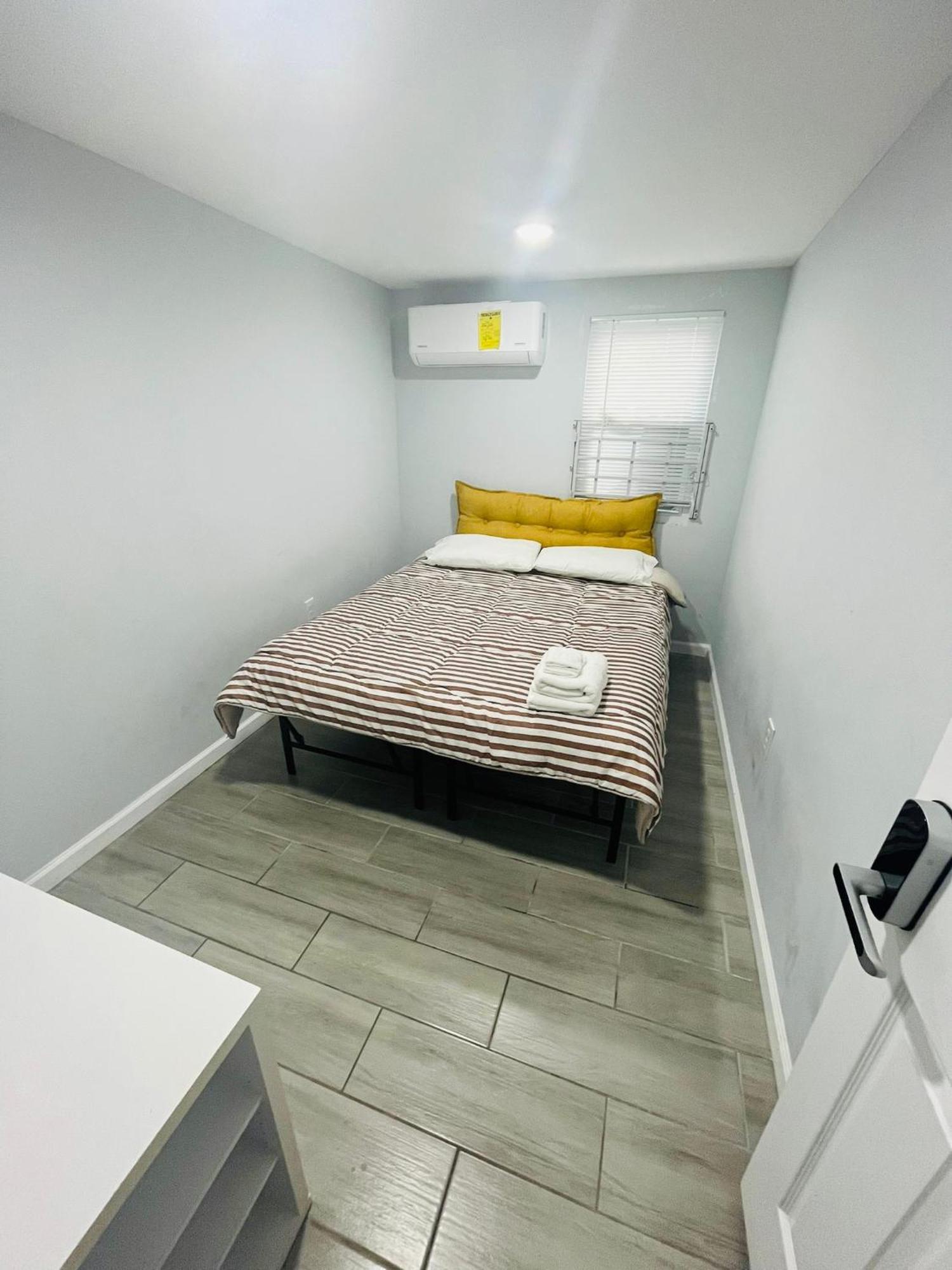Airport Xpress Guestrooms Filadelfia Esterno foto