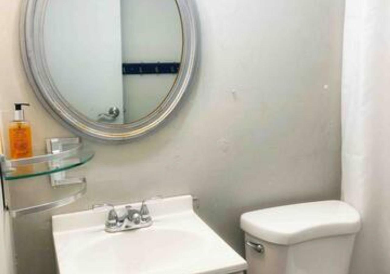 Airport Xpress Guestrooms Filadelfia Esterno foto